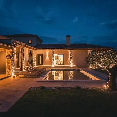 Lere By Istrialux Villa Sisan
