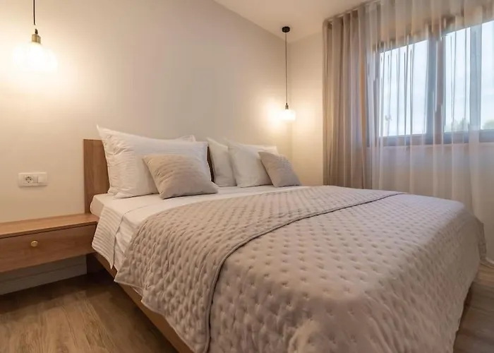 Lere By Istrialux Vila Sisan